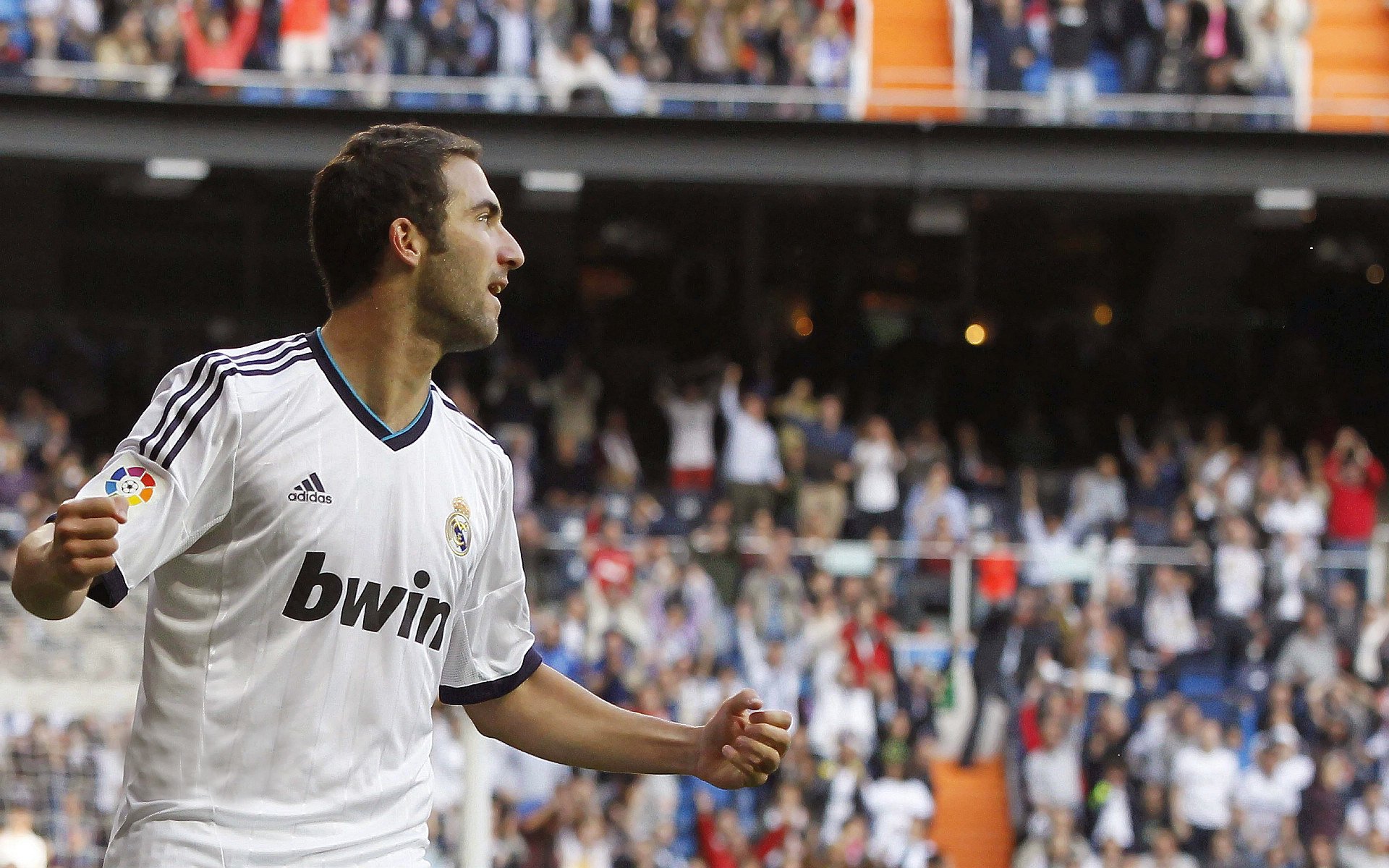 杨楷文在“湾区杯”象棋大棋士赛中成功卫冕